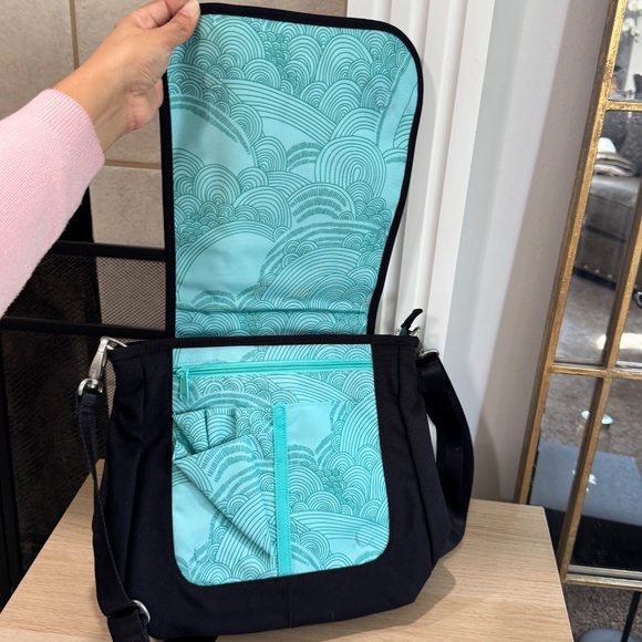 Haiku To Go Convertible Backpack Messenger Black Travel Bag Crossbody Purse - Picture 5 of 9